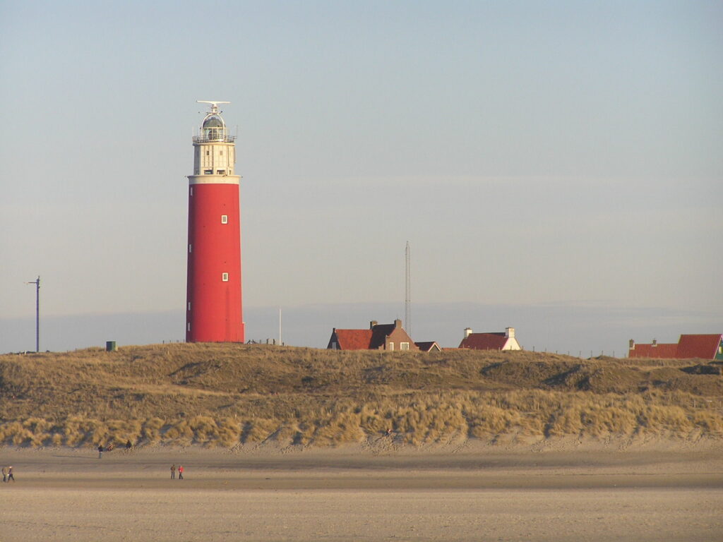 pensioen-in-zicht-vuurtoren-texel-strand-duinen