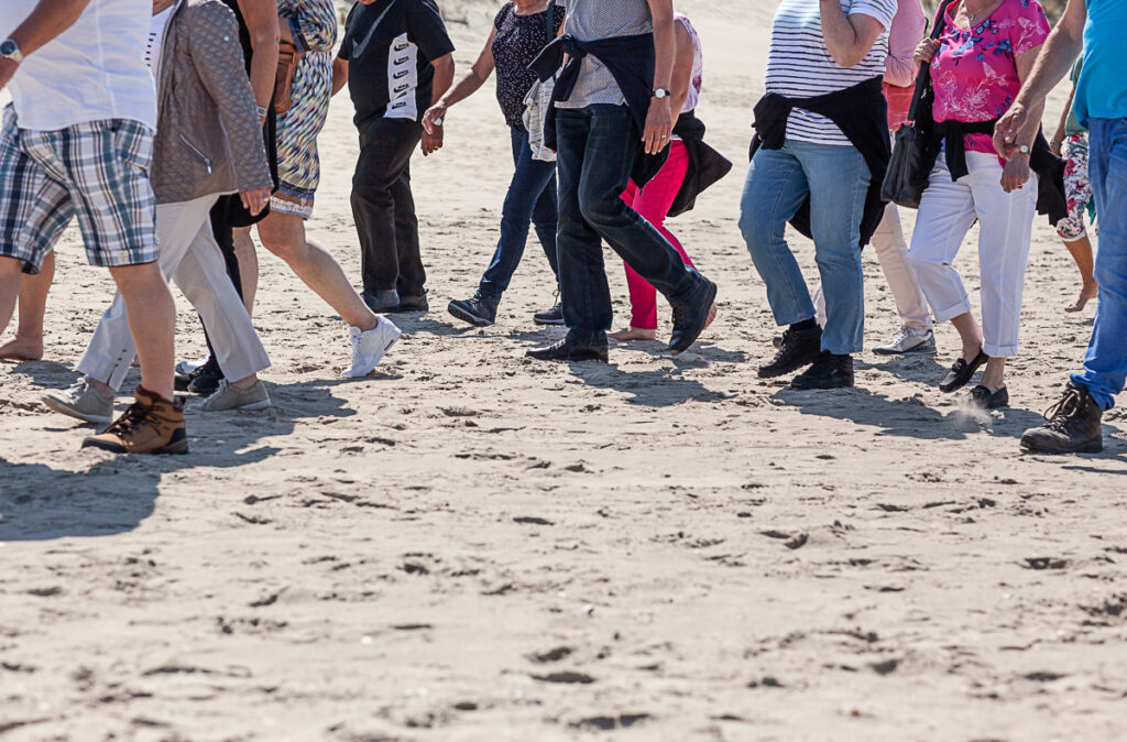 pensioen-in-zicht-texel-wandeling-groep-strand